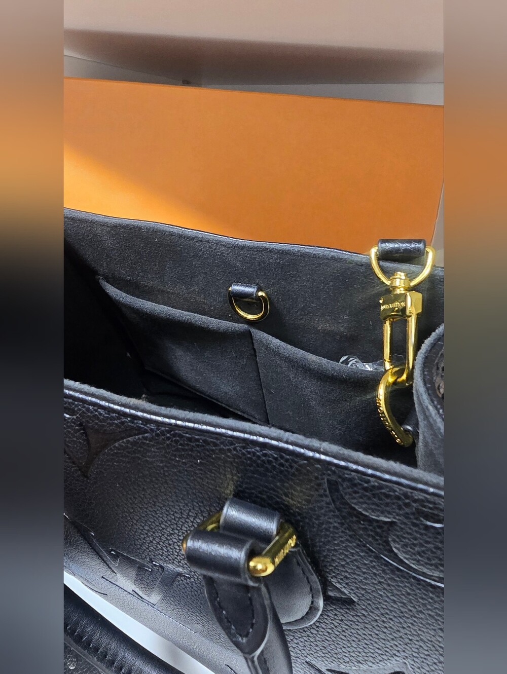 Fashion Bag Black Embossed Leather Tote Crossbody with Wide Logo Strap - Picture 6 of 8